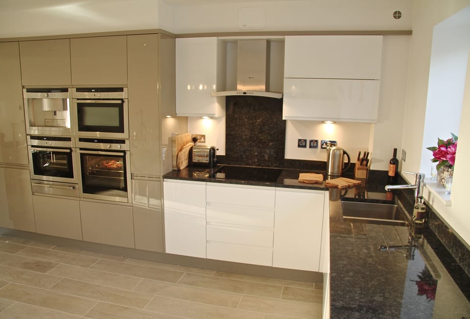 Kitchen - everything you need. Top end Neff fittings.