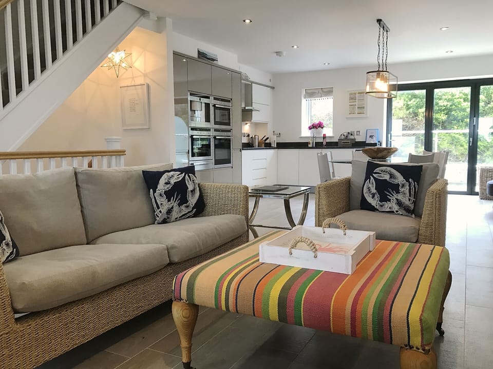 Light and spacious lounge
