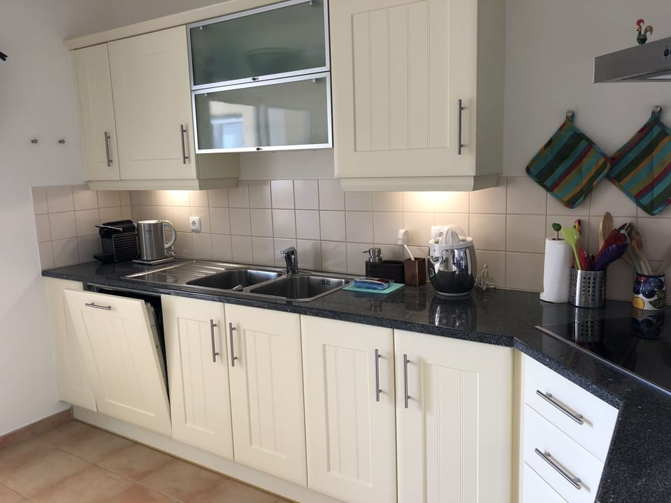 Kitchen & appliances