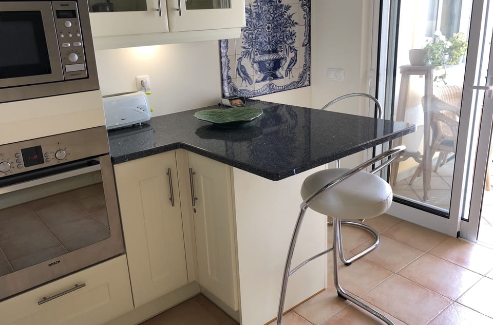 Kitchen breakfast bar