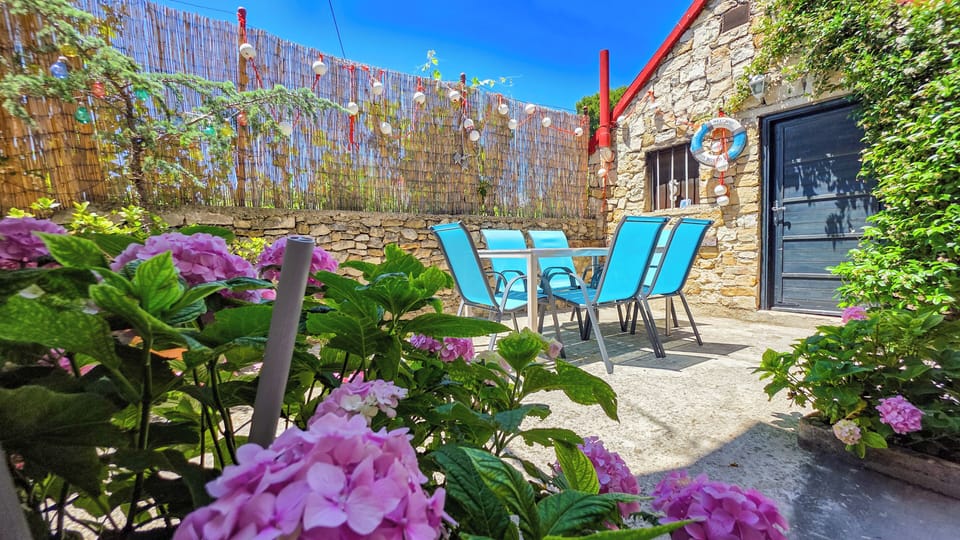 Courtyard, summer, terrace patio, outdoor, dining table,  chill zone, 