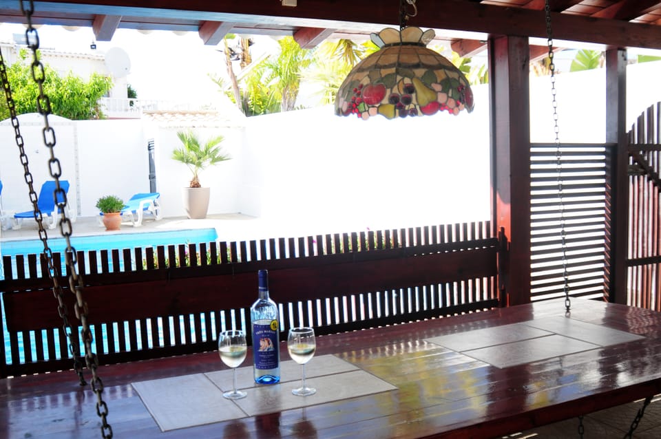 Outdoor dining area and bbq