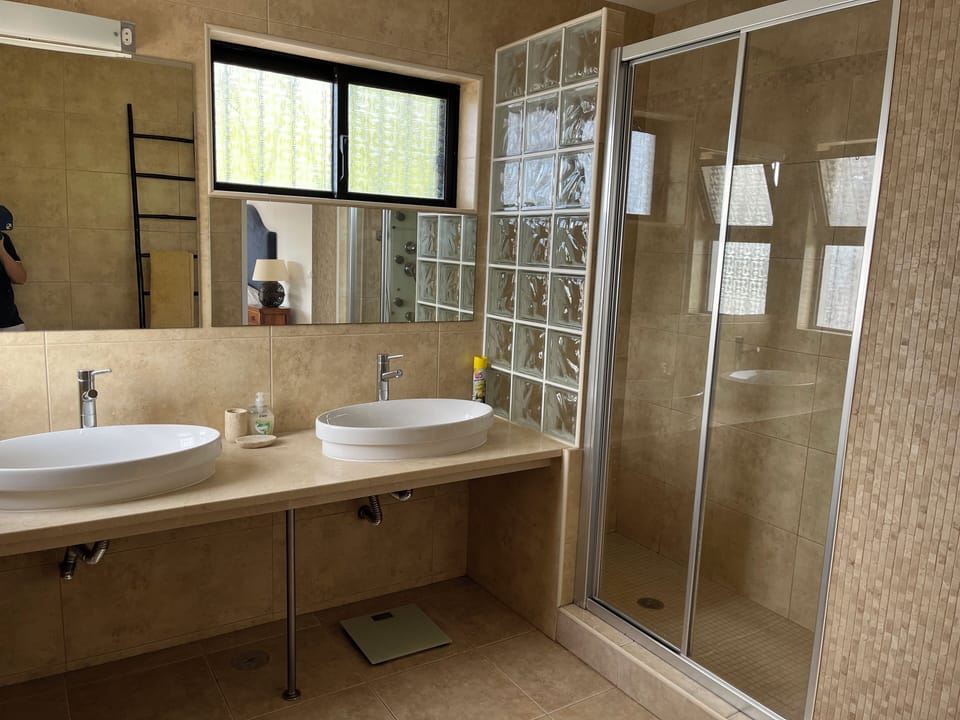 En suite bathroom to master bedroom  on first floor.