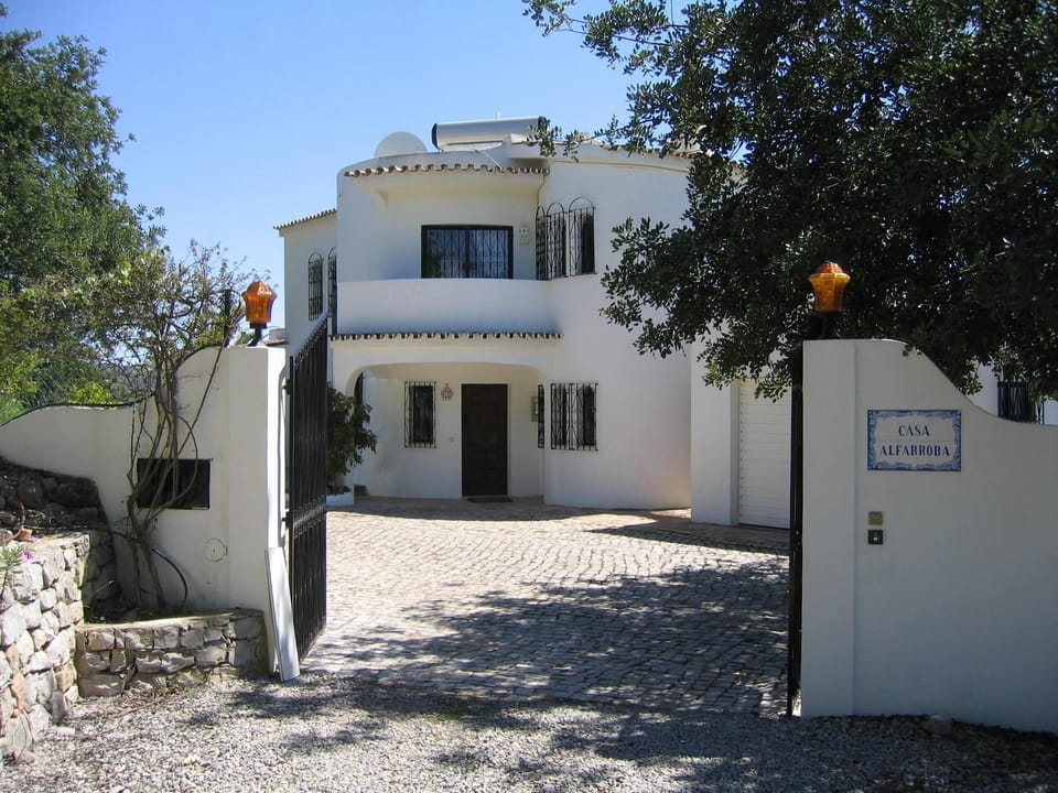 Casa Alfarroba front view
