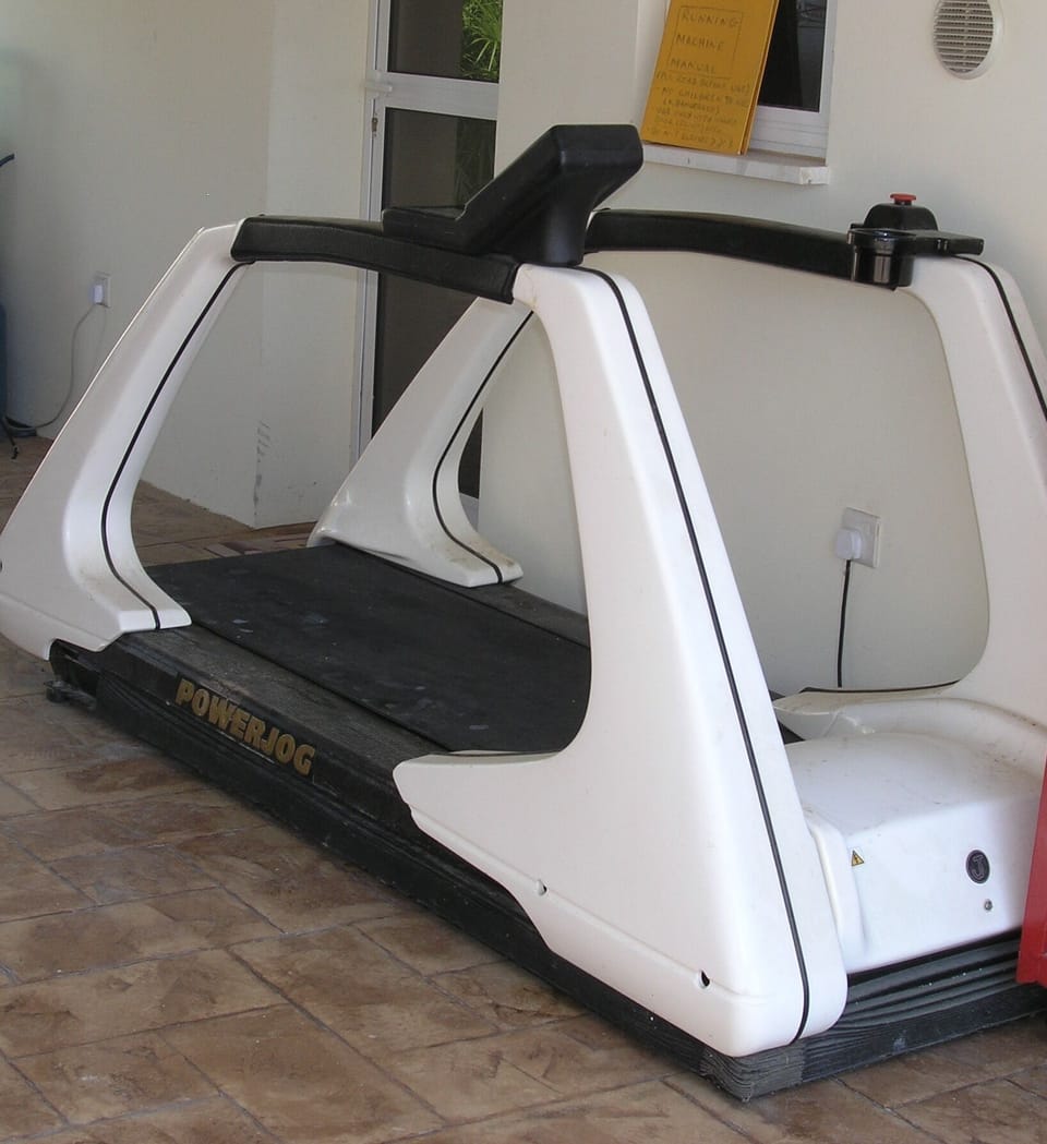 Treadmill for the fitness addicts!