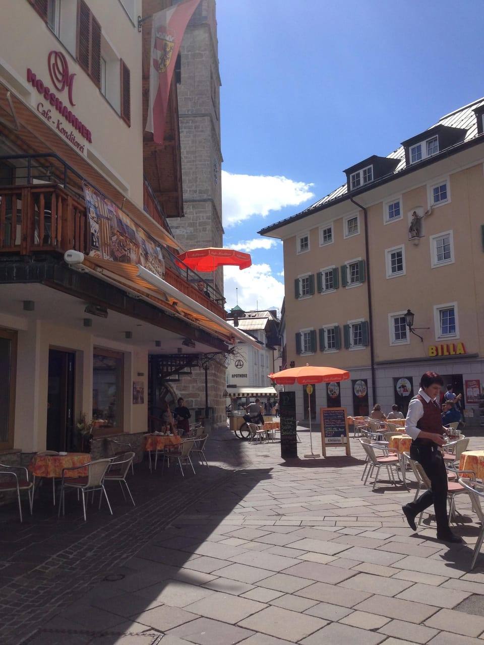 The old town centre and cafes are within a short walk away