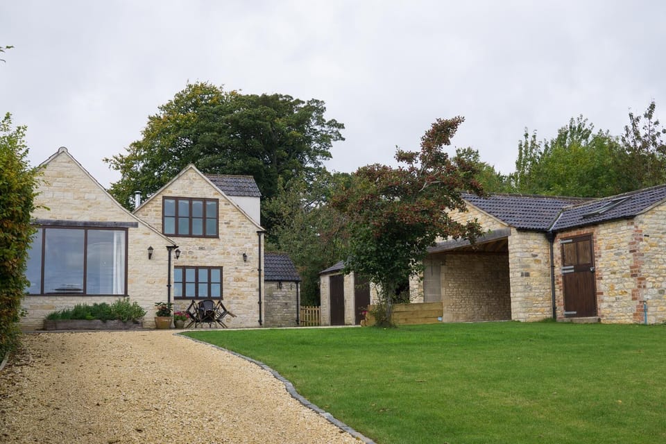 Entrance to farm house with separate undercover car parking