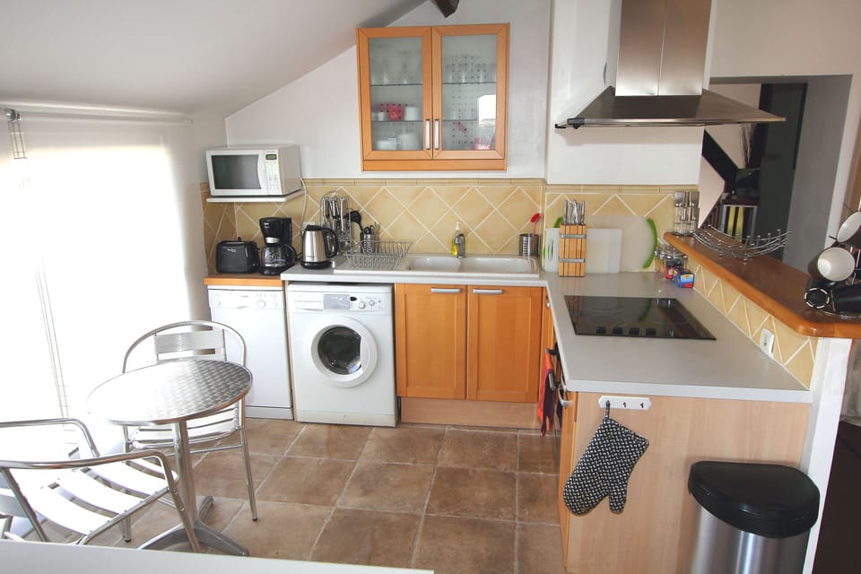 The fully fitted American kitchen