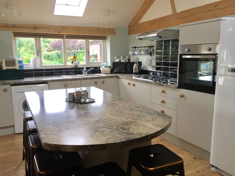 kitchen with dishwasher,washing machine,american fridge freezer