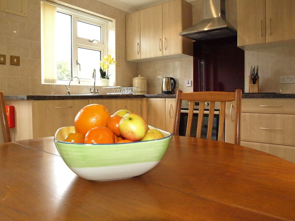 Spacious Modern Kitchen