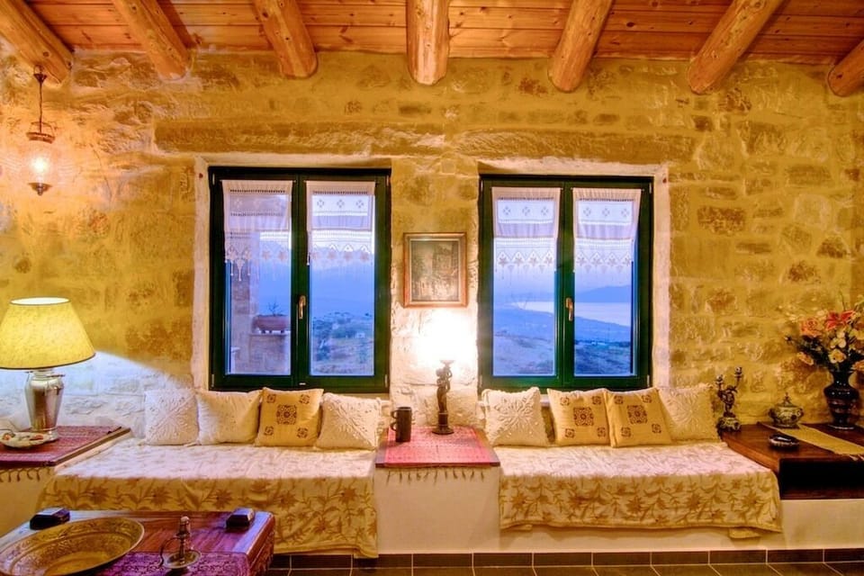 The living room is airy and sunny!