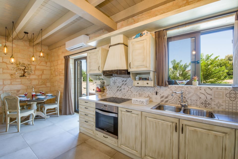 Fully equipped kitchen, Dining room