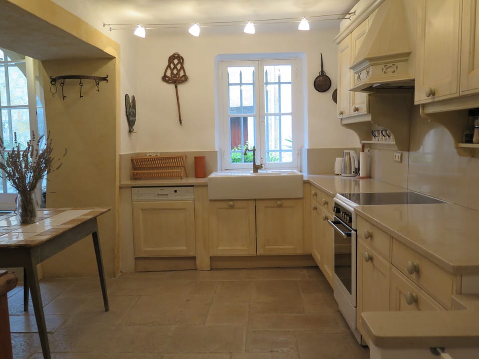A well equipped kitchen right next to the open plan dining room