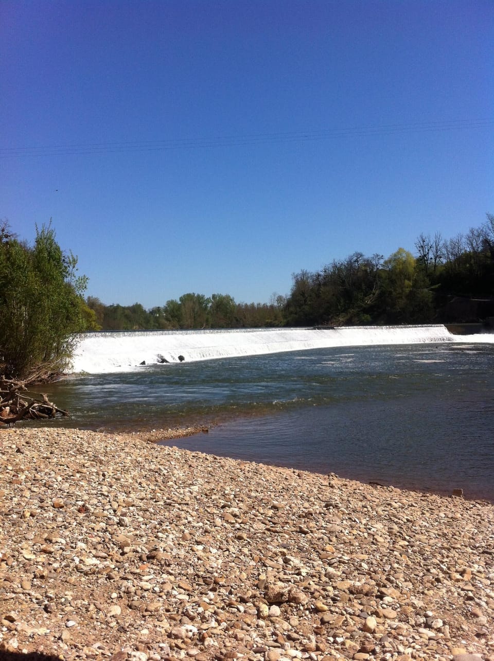 Rabastens beach - a family friendly picnic place where you can swim in the Tarn.