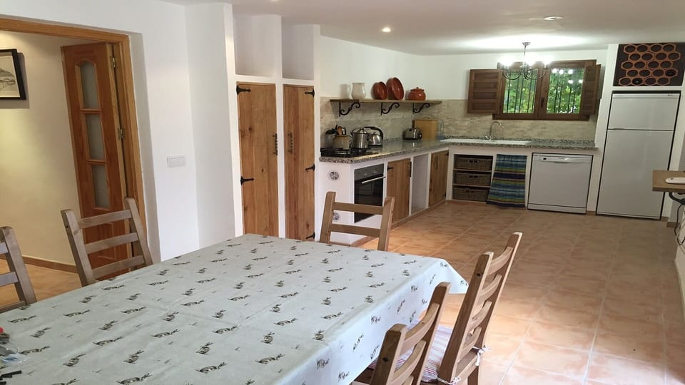 Open plan kitchen/diner