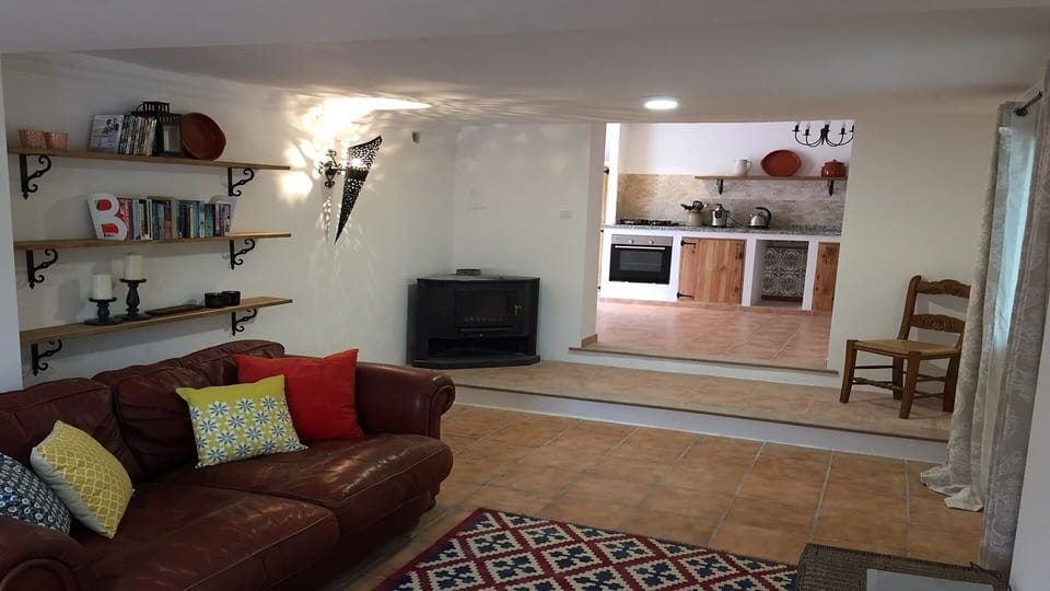 Sitting room with opening to kitchen