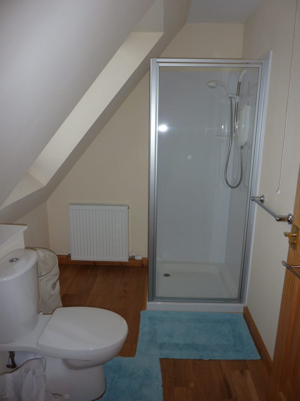 Upstairs' bathroom - shower