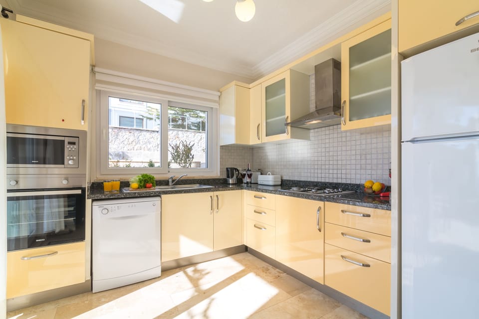 Open plan fully fitted kitchen