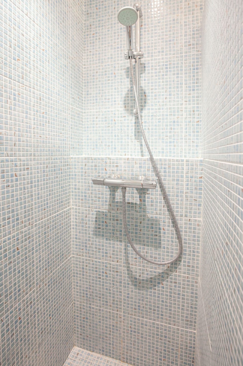 Large wet room shower. Grohe fittings