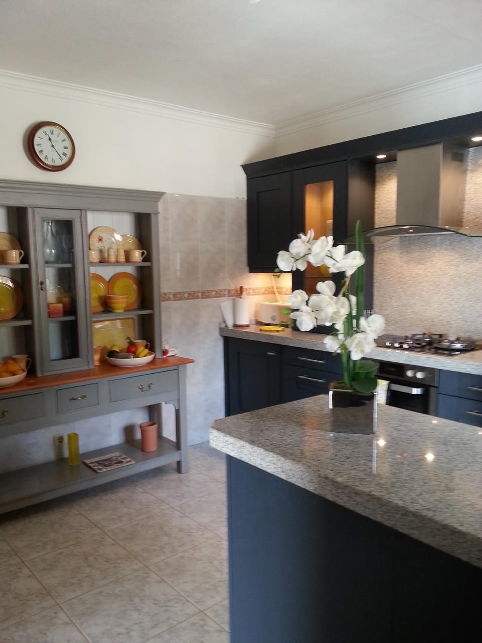 New kitchen (installed 2017).
