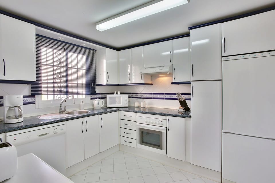 Fully equipped kitchen including even espresso machine (for Tassimo capsules)