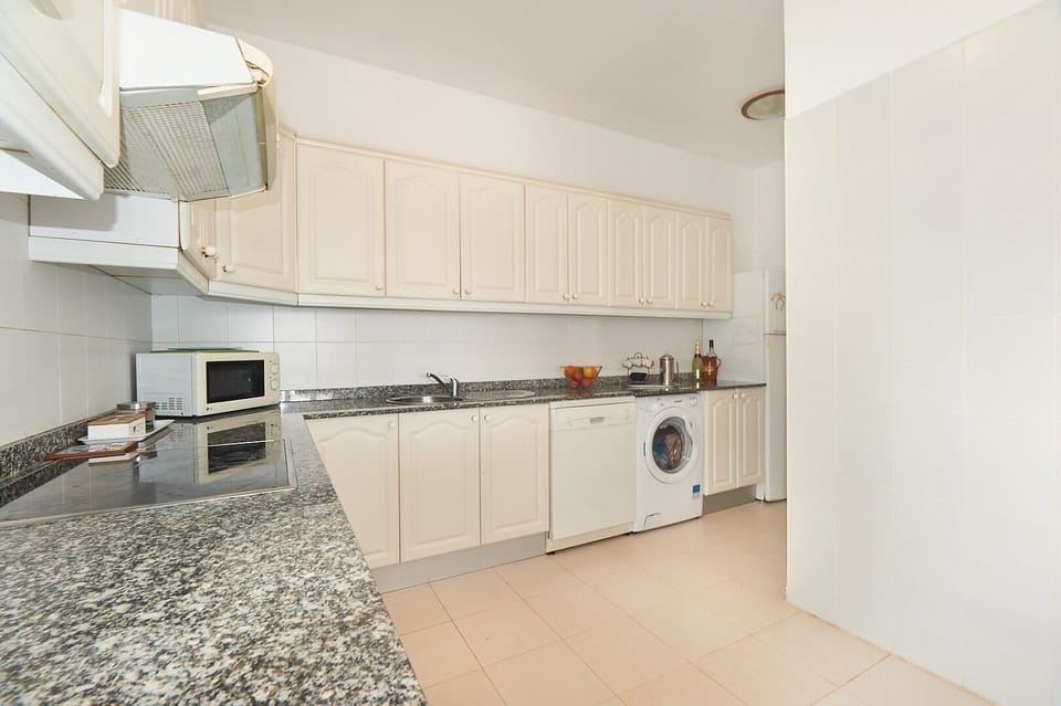 DISH WASHER , WASHING MACHINE FRIDGE FREEZER 