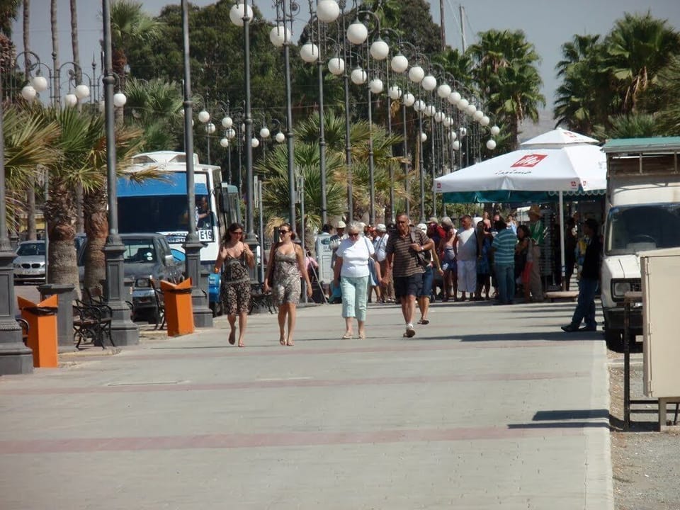 Scrolling along Athinon Avenue 'Finikoudes'