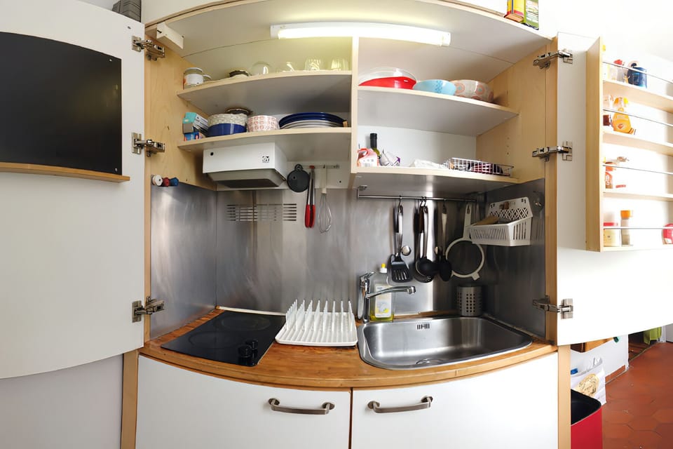 fully equipped kitchenette