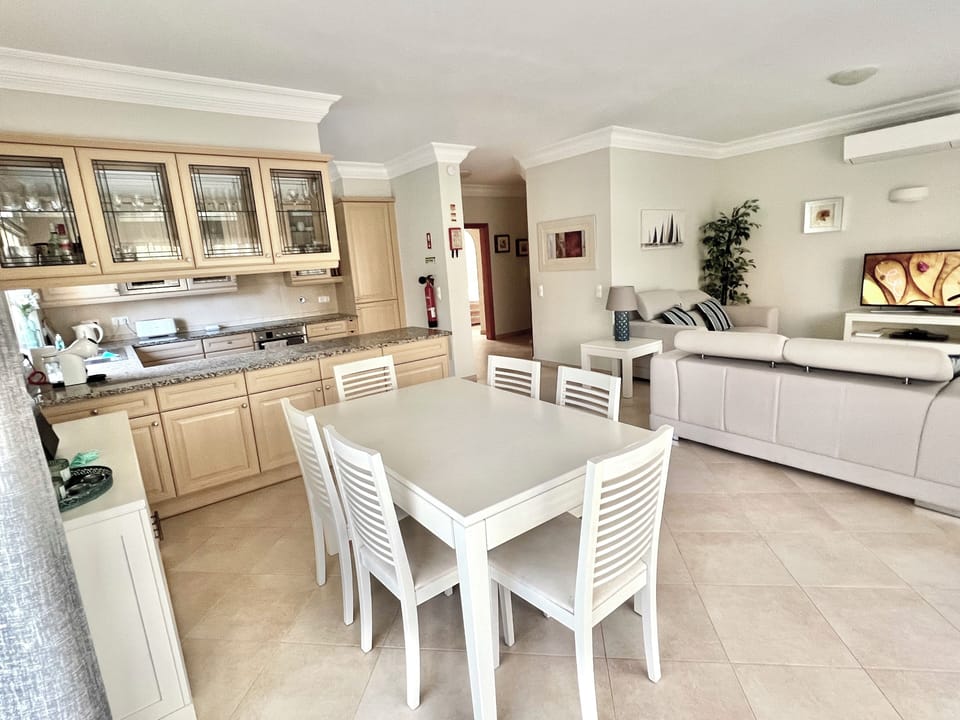 Modern Open-Plan living - great for entertaining.