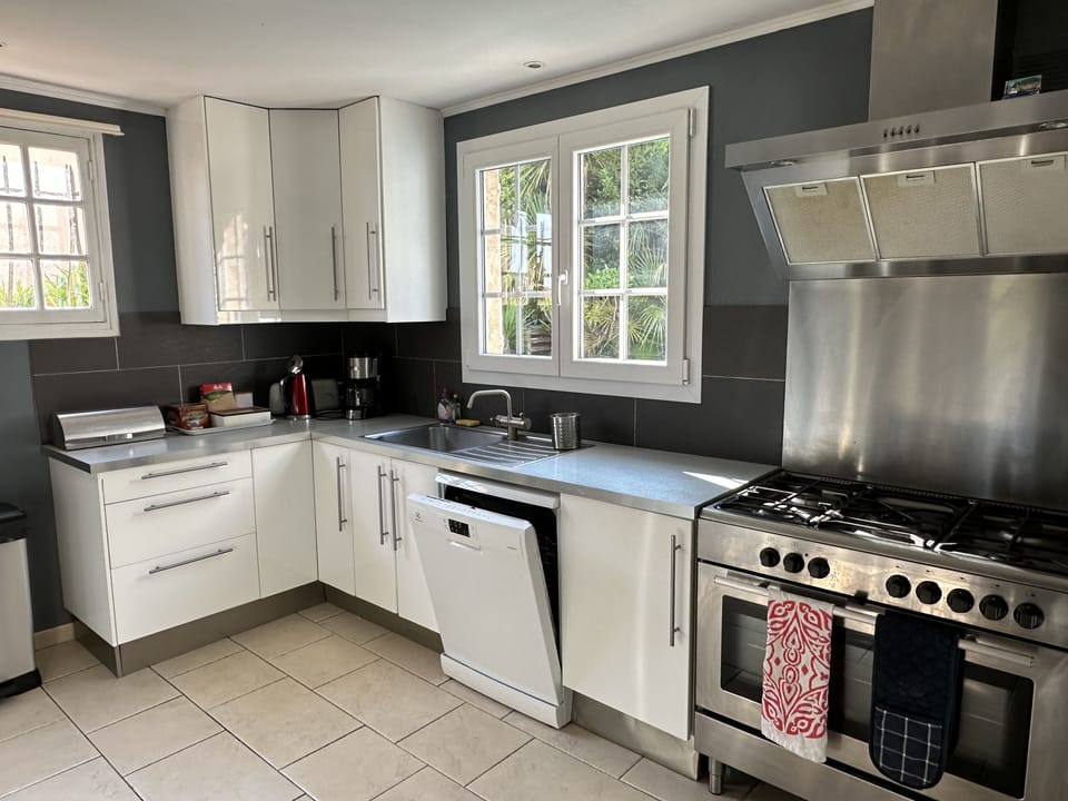 Fitted kitchen
