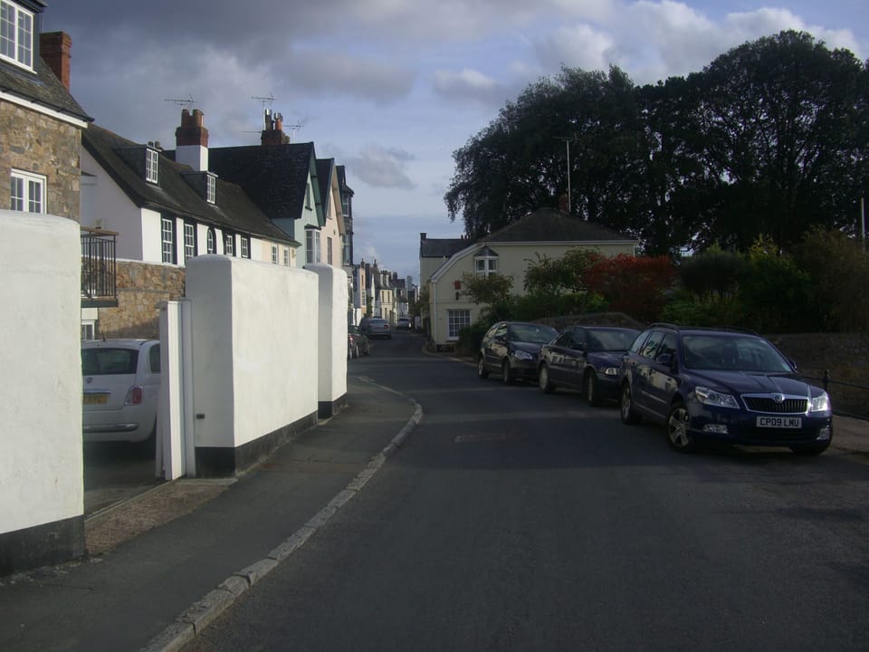 Frontage with electric entrance gate for car