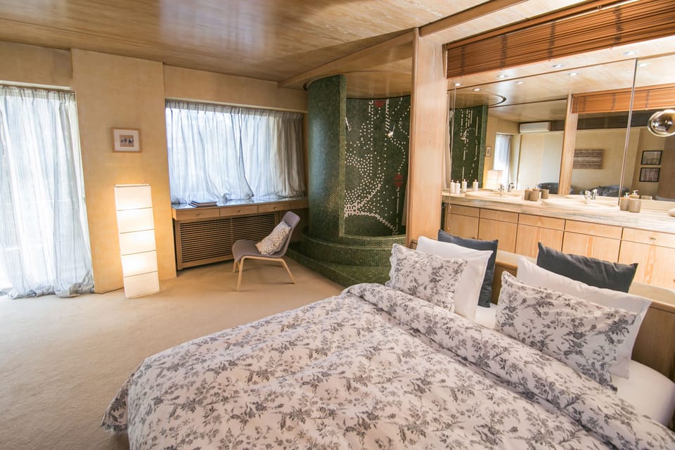 Bedroom-bathroom suite