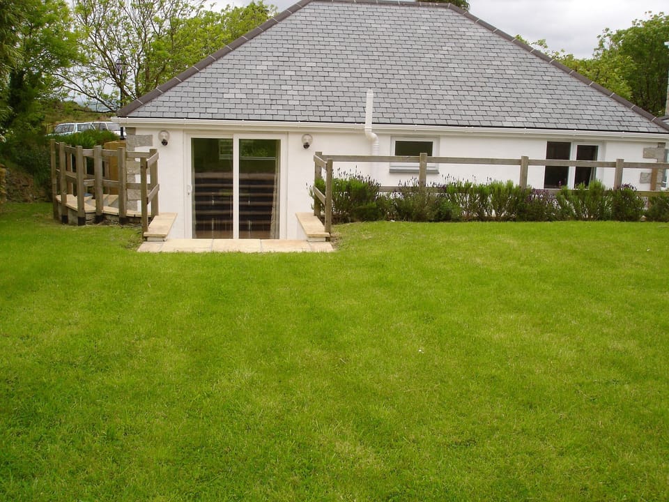 Rear view of Badgers Holt