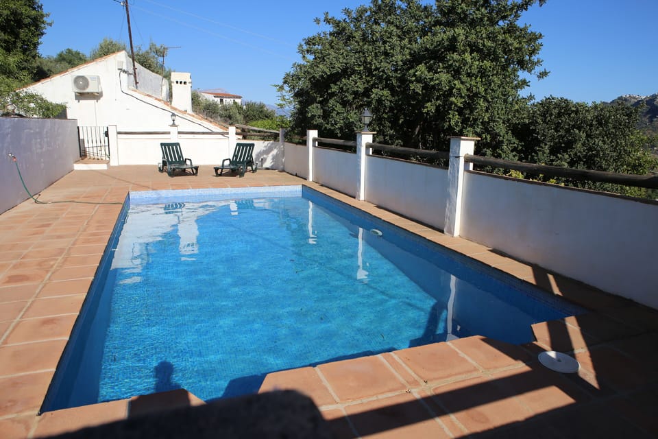 The pool and house from the driveway