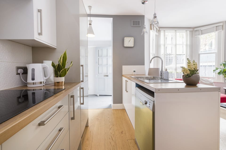Full kitchen, all appliances 