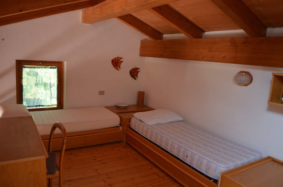 Bedroom sleeps 2 - mezzanine level