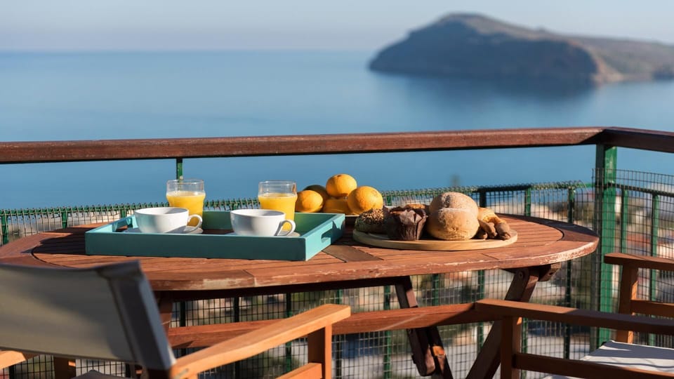 FREE freshly baked products every morning!