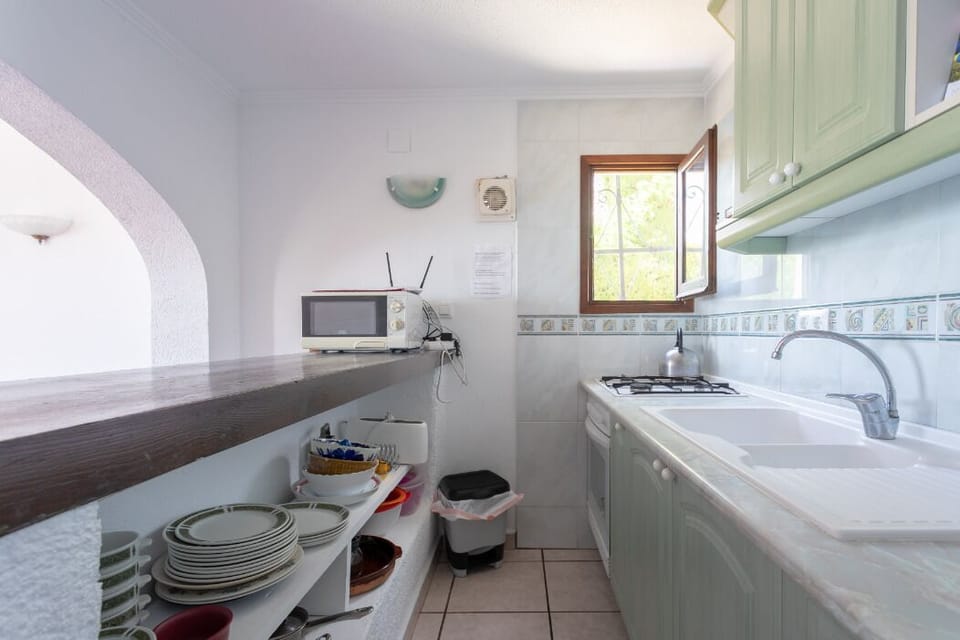 Kitchen with oven and hob
