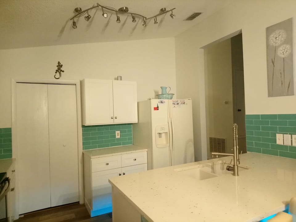 Shaker style kitchen with quartz worktops & undercounter lighting