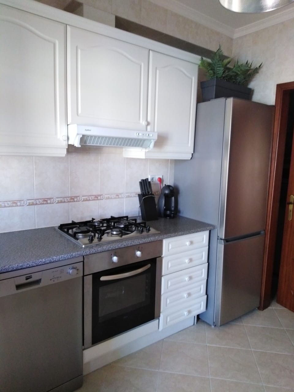 cozinha privada,equipada com tudo o que necessita para preparar refeições .