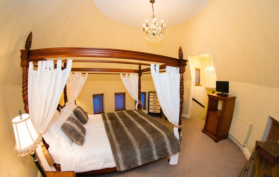 Four Poster Room North