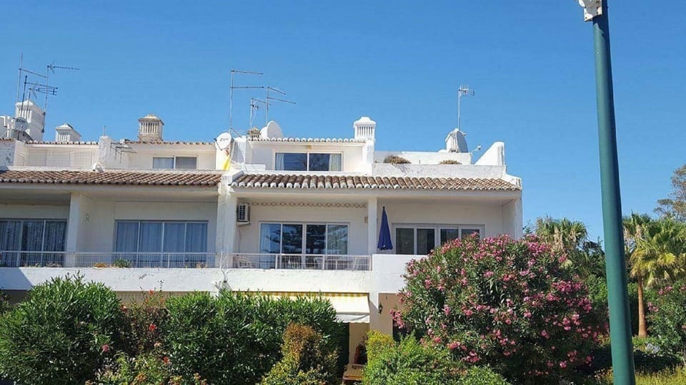 Middle apartment with top & middle floor south facing balconies 