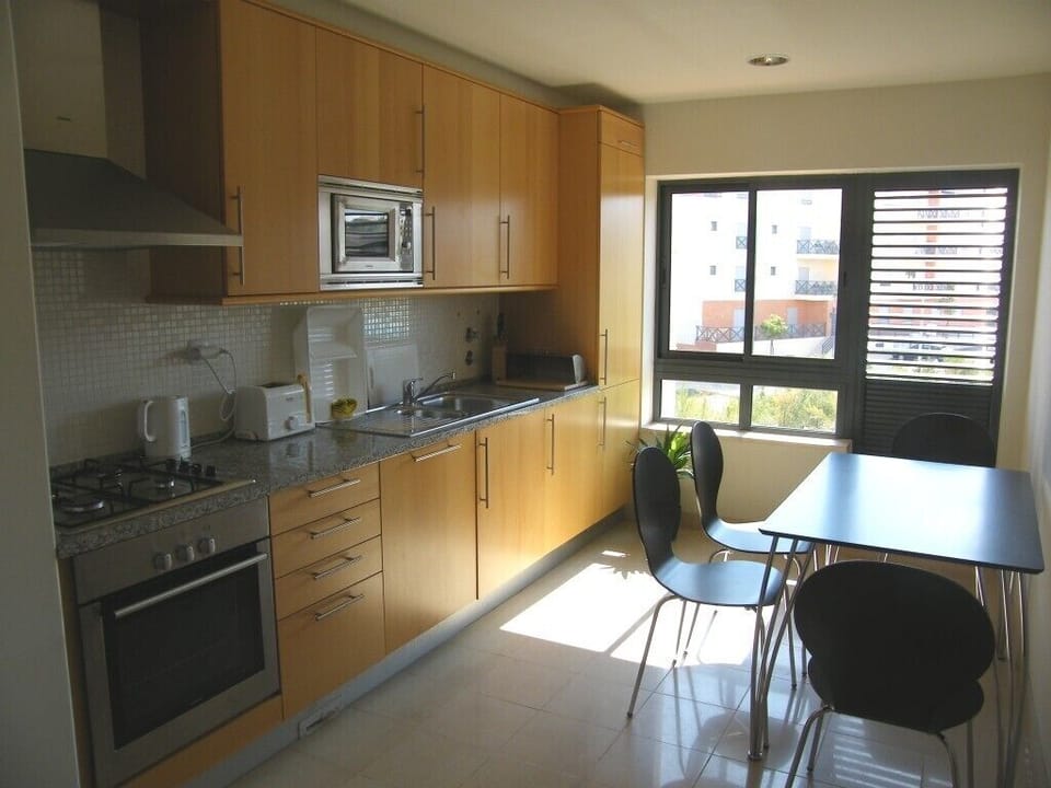 Fully fitted kitchen