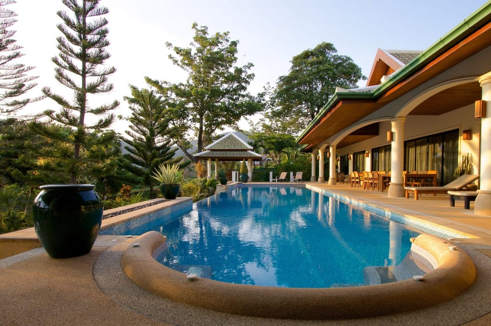 Mountain View Villa One - Huge 17m pool and Terrace at sunset.