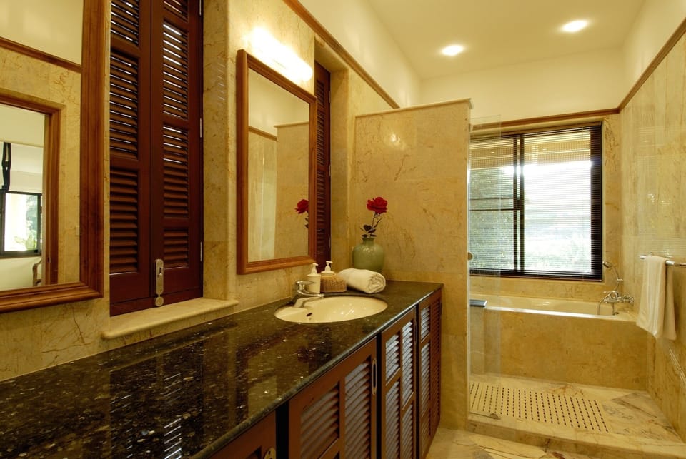 Mountain View Villa One - Bathroom 4 - Ensuite for bedroom 4.