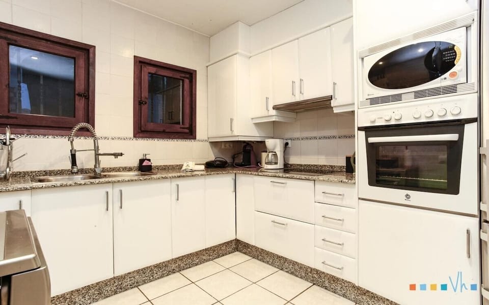 The fully equipped kitchen — for preparing any dish and surprising everyone at the table.