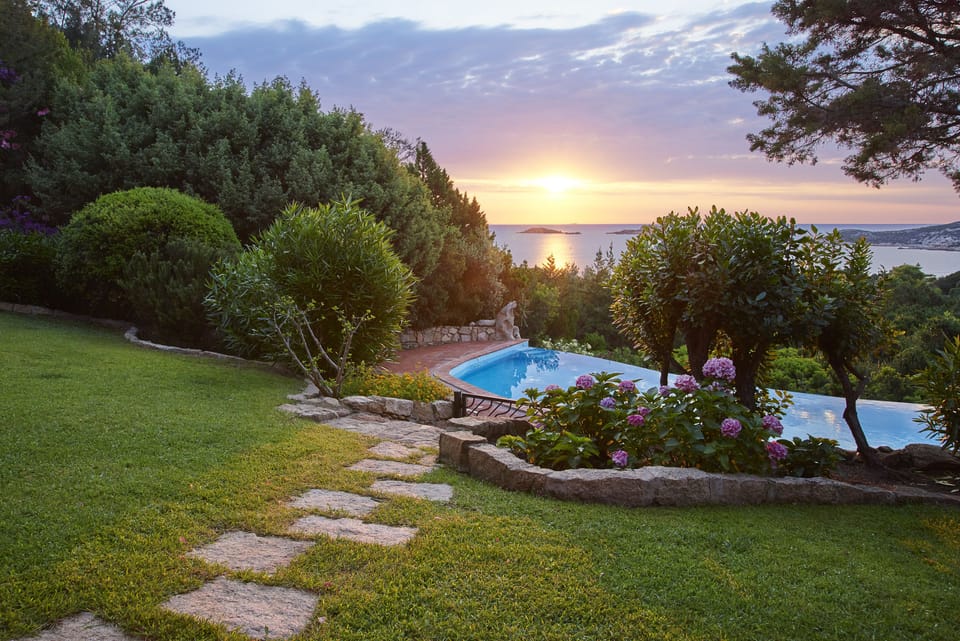 view from master bedroom, poollevel