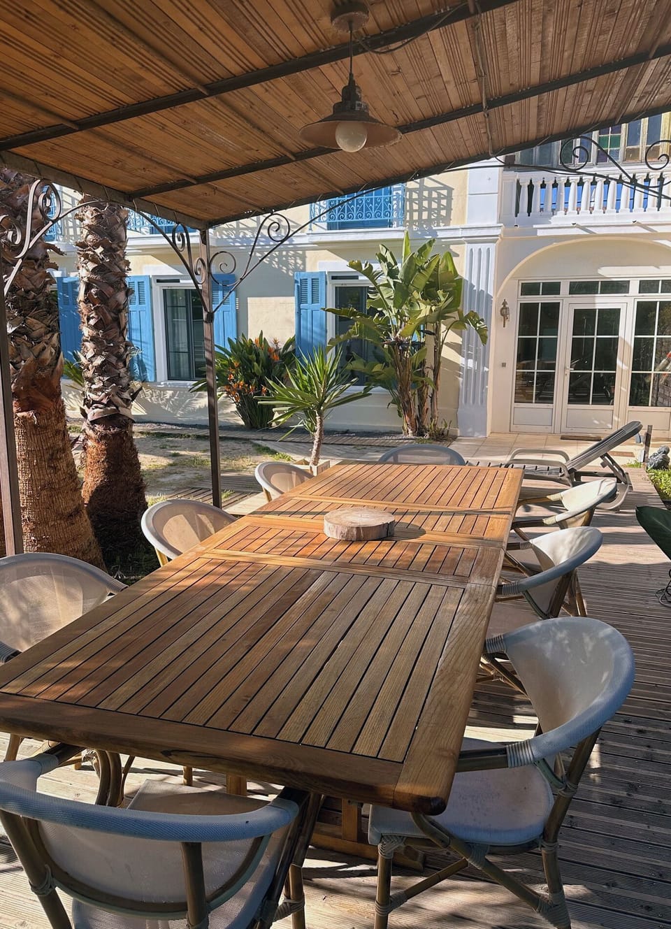 Outdoor dining