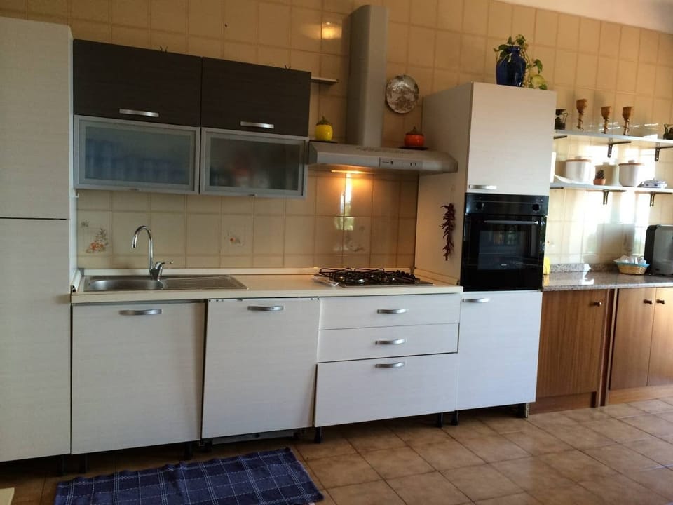 Fully equipped kitchen - Ground Floor VILLA TRINACRIA - SUNTRIPSICILY COM 