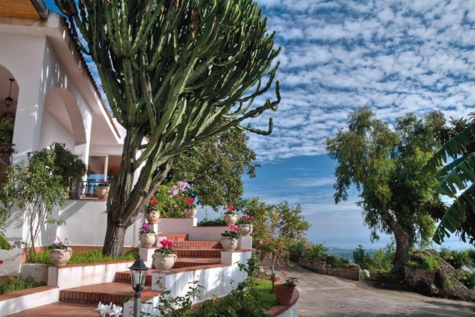 The walkway VILLA TRINACRIA - SUNTRIPSICILY COM